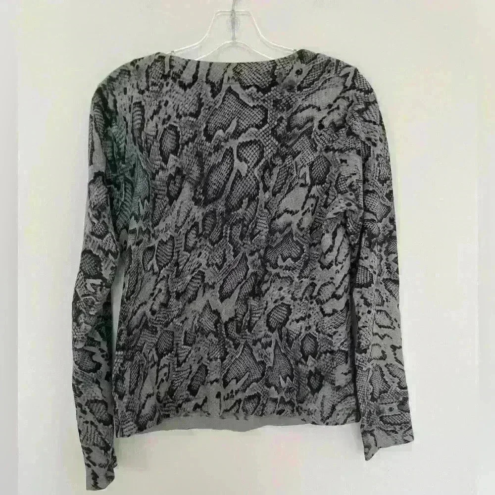 Jones New York Petite Medium Women’s Top Animal Print Jewel Long Sleeve - Picture 5 of 6